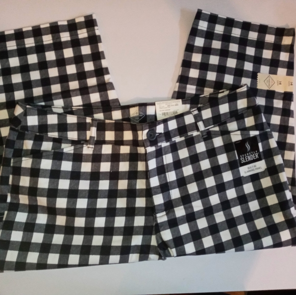 St. John's Bay black amd white checked pattern. - Picture 3 of 8